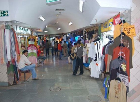 delhi shopping hub-palika bazaar